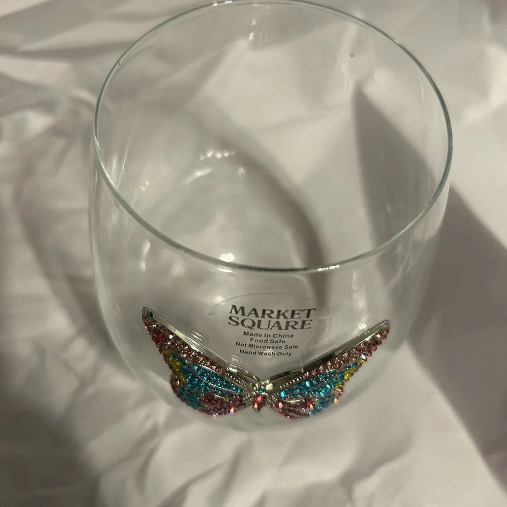 N/A elegant wine